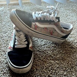 Embroidered flower Vans